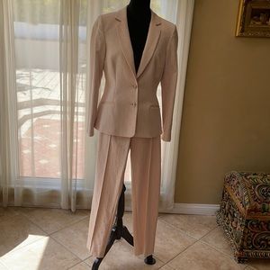 Nissa 2-piece tailored suit pale pink - size US 10